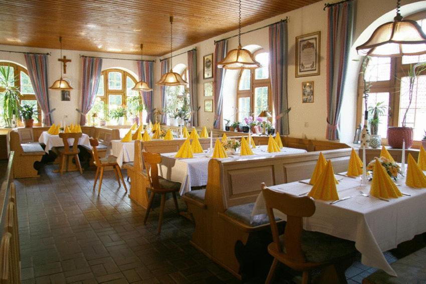 Pension-Metzgerei Hofer Inning am Holz エクステリア 写真